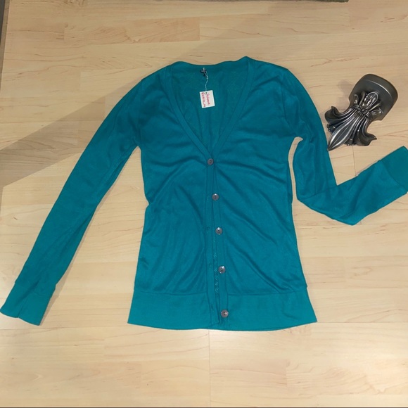 Sweaters - 🧶 Size M Teal Knitted Cardigan